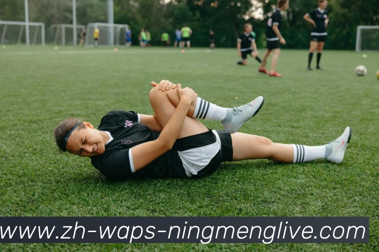 足球时空曲率对足球场地设计与视觉体验的影响分析